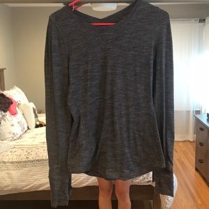 Gray lulu top very warm